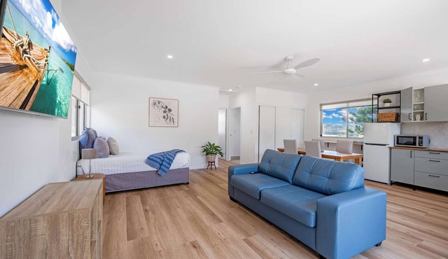 Tranquil Hillside Guest House Getaway