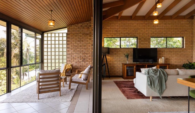 Tranquil mountain escape with bushland views in Tamborine Mountain