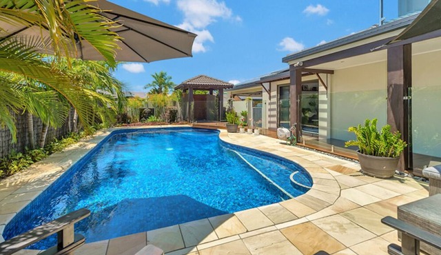 Tranquility in Paradise, private suite overlooking sparkling swimming pool
