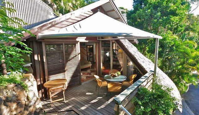 Treehouse Studio at the fabulous Wategos Beach