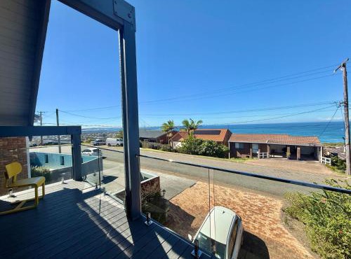 Treehouse Waterview at Caves Beach!