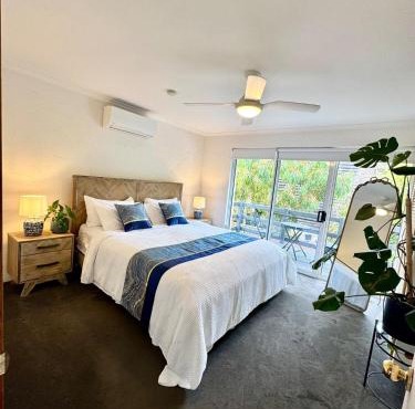 Treetop Ocean Views at Maslin Beach Coastal Escape Pet Friendly