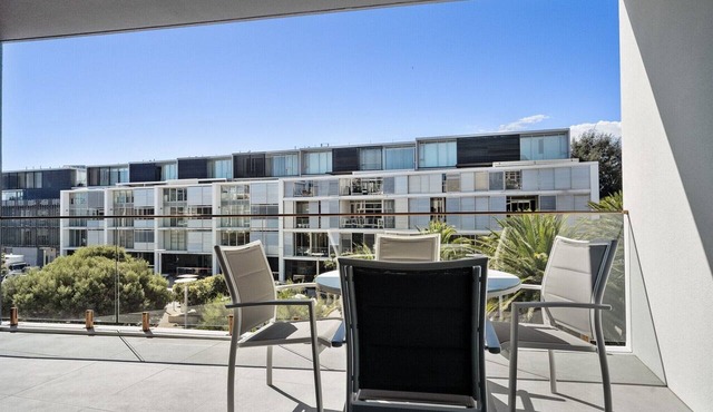 Trendy 1-Bed Retreat in Fremantle with Rooftop