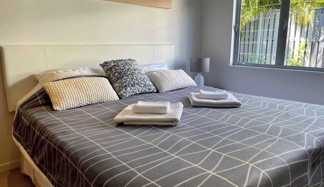 Trinity Beach Getaway, cosy apartment at rear of main residence, very private.
