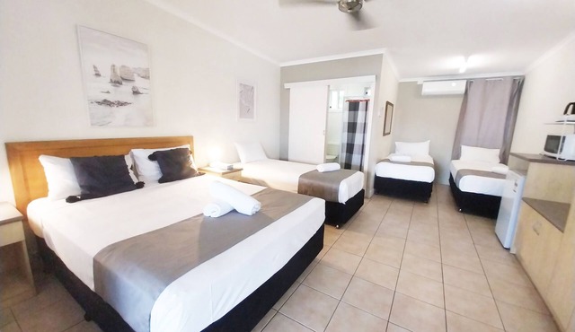 Tropic Coast Motel