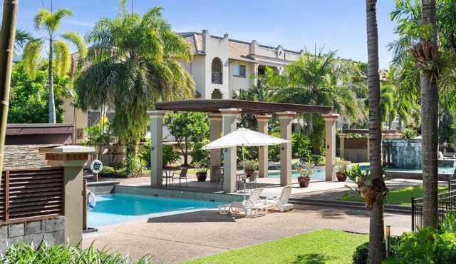 Tropical Gardens - Resort 9 Pools free parking