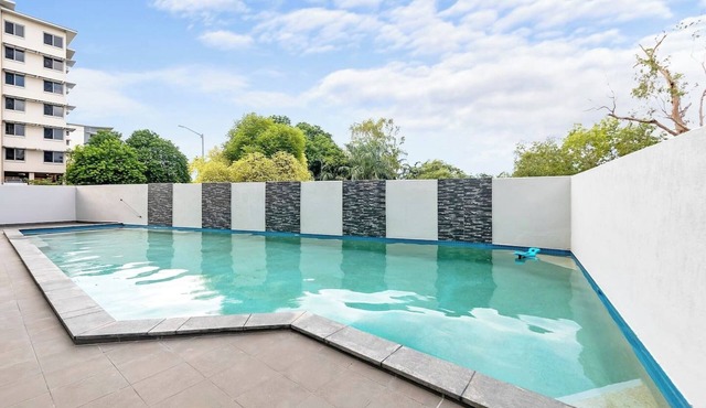 Tropical Horizons Chic Family Stay with Pool