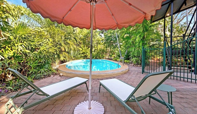 Tropical Luxe Treehouse Lush Poolside Living