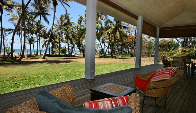 Tropika - Absolute Beachfront in Mission Beach