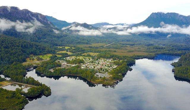 Tullah Lakeside Lodge