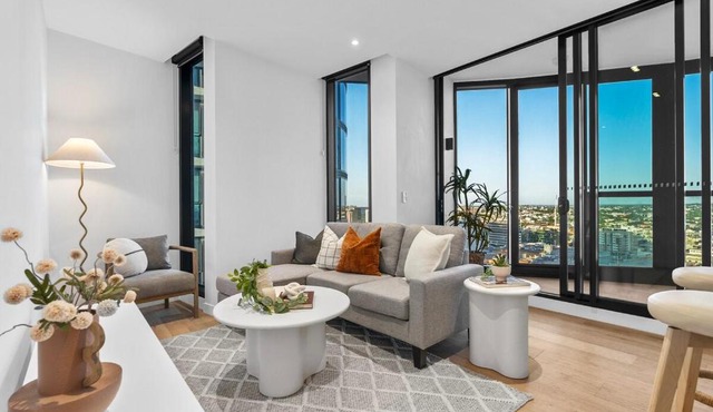 Twilight Views 2BR in Fortitude Valley & Parking