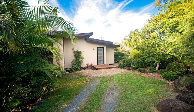 Twin shower, Spa, Private, Balcony, Large Kitchen