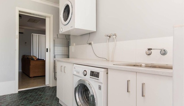 Twin Waters Caravan Park - Dawesville