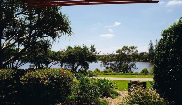 Twin Waters Resort Apartment 3 Brm by the beach
