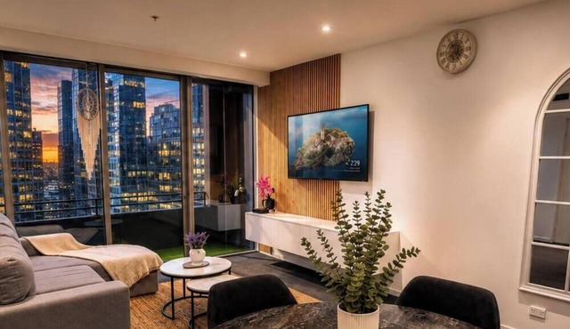 Two-Bedroom City View Apartment Opposite Southern Cross Station
