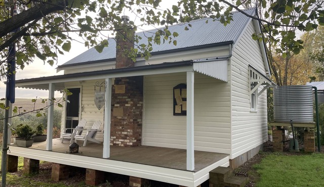 Two Creeks School House