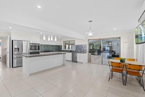 Ultimate 5BR Luxury Estate Family Group Haven