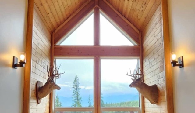 Ultimate Group Getaway - Cozy Mountain Road Chalet in Brûlé