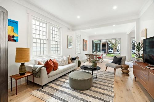 Ultralux 5BDR Beachfront Home in Elwood