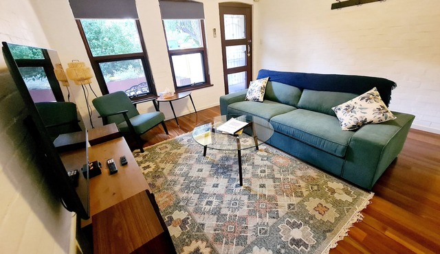Unbeatable central location! Minutes from the best of Freo.