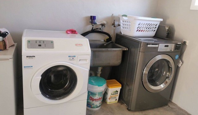 Unit 3 - pet friendly Fully facilitated apartment.