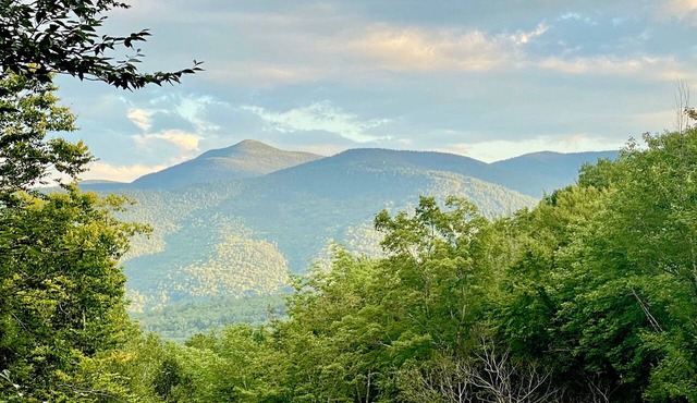 Updated Private Mountainside Home. 4BR in Bartlett, near Jackson + No. Conway in Bartlett