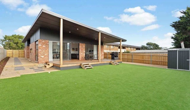 Upscale Family Retreat Just 5 Min Walk to Beach