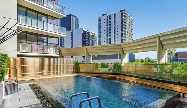 Urban Oasia off Chapel St with GYM, Pool & Parking