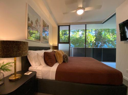 Urban Retreat Homestay - Shared Apartment with Queen Bed and Private Ensuite