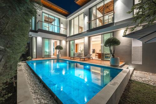V218 Brand New 3BR Pool Close to Beach & Boat Ave in Phuket