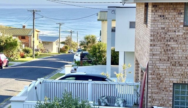 Valhalla - One minute walk to beach, pet friendly, surfing, ocean views
