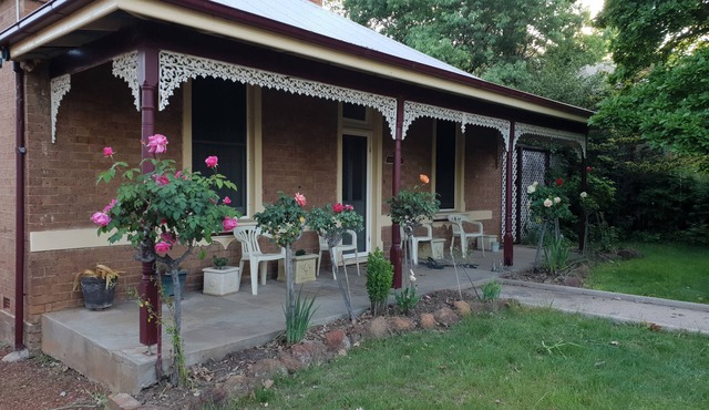 Victorian Home in Heart of Orange - Pet Friendly