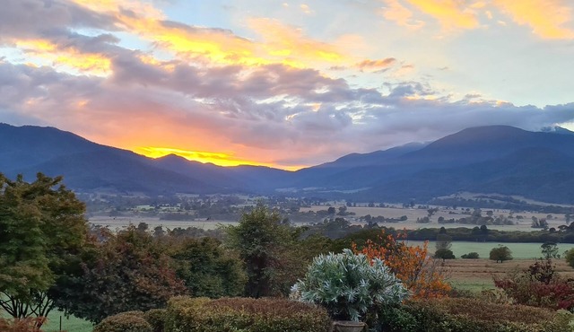"View 180" - magnificent mountain and valley views.