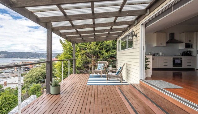View Point: Ocean Views & Near CBD