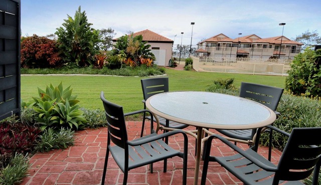 Villa 16- Charming self-contained unit with Spa located on famous Coral Cove Golf Course