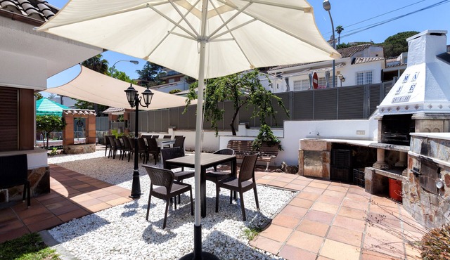 VILLA BARCELONA. Private pool and near to the beach. in Cabrils