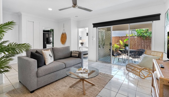Villa Casa- Spacious apartment with lush courtyard