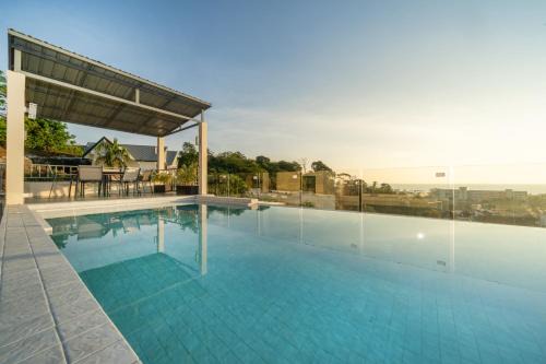 Villa Emerod - 3BR Seaview Villa with Rooftop Pool in Karon in Phuket