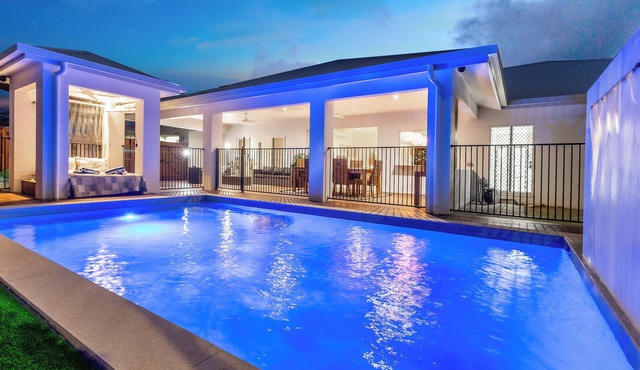Villa Kelurga Coastal Relaxing Escape close to the Beach.Pet friendly in Trinity Beach