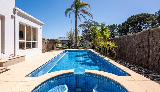 Villa Solare | Pet friendly Retreat with Pool & Spa