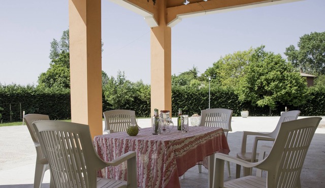 VILLA WITH POOL, 12 BEDS TO BE ABLE TO SPEND THE MAGNIFICENT HOLIDAYS in codevigo