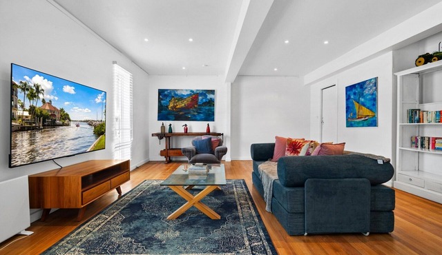 Vintage loft residence with Open-plan mezzanine's