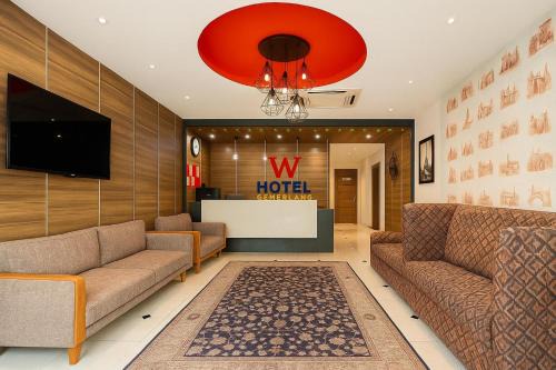 W Hotel Cemerlang