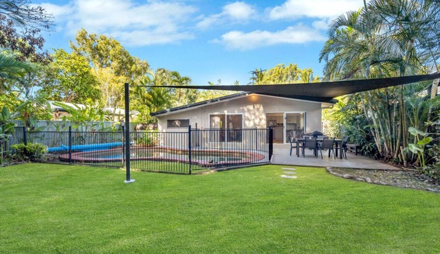 Wait-a-While: Family-Friendly Beach Retreat, Rainforest Views & Steps to Clifton Beach