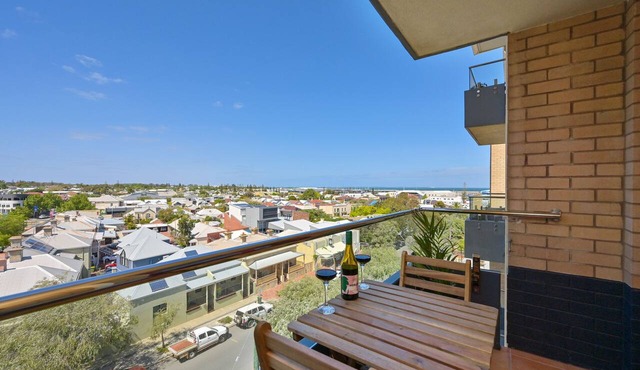 Wake up to panoramic Fremantle views from this bright, centrally located apartment. Just a short walk to Cappuccino Strip, Fishing Boat Harbour, Bathers Beach and the Rottnest Ferry. Enjoy a private balcony, free secure parking, fast WiFi, fu