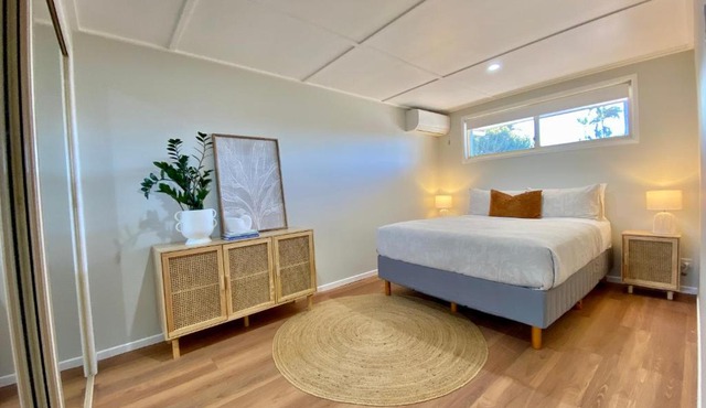 Walk to beach - 3bed House - Pet & kid friendly