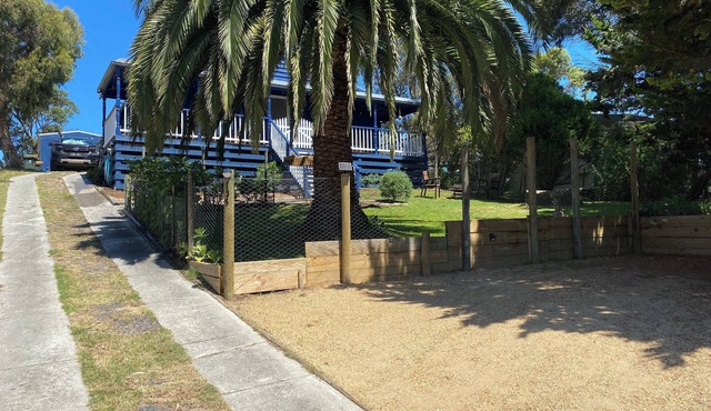 Walk to Shops/Beach, Linen supplied, Pet Friendly *5 Nights+ Special Pricing*