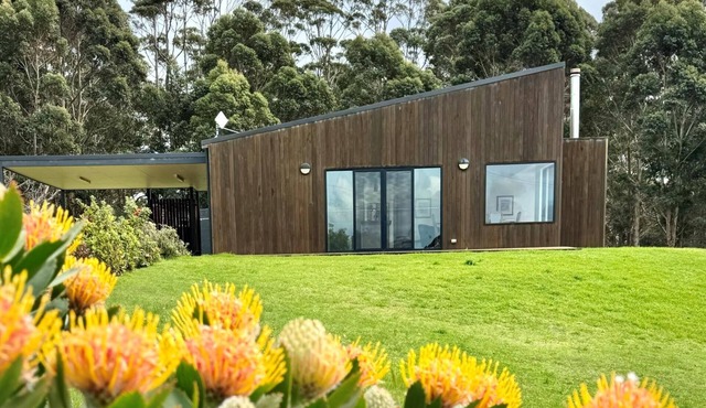 Walnut Grove: Modern comfort with expansive views