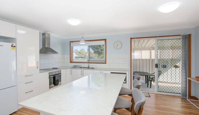 Waratah - A comfortable and large two bedroom unit that has plenty of space for a relaxing holiday
