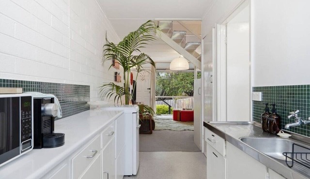 Warm Mid century modern 2BR, 8 mins from CBD